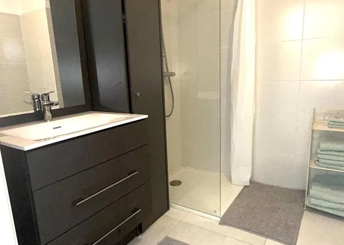 Jardin Marenda - 2 Bedroom Flat With Idyllic Garden In Old Town - In Antibes