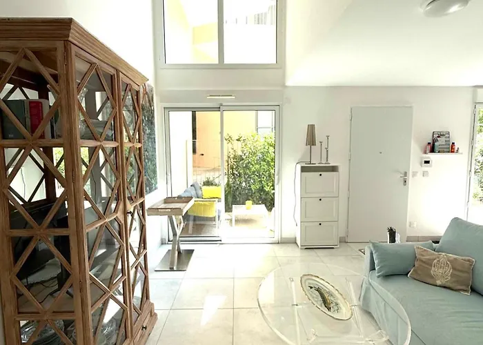 Jardin Marenda - 2 Bedroom Flat With Idyllic Garden In Old Town - In Apartamento