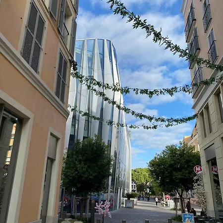 2 Bedroom Flat With Garden In * Antibes