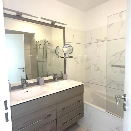 Appartement 2 Bedroom Flat With Garden In