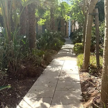 Daire Jardin Marenda - 2 Bedroom Flat With Idyllic Garden In Old Town - In Antibes