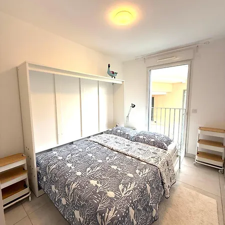 アパート 2 Bedroom Flat With Garden In アンティーブ