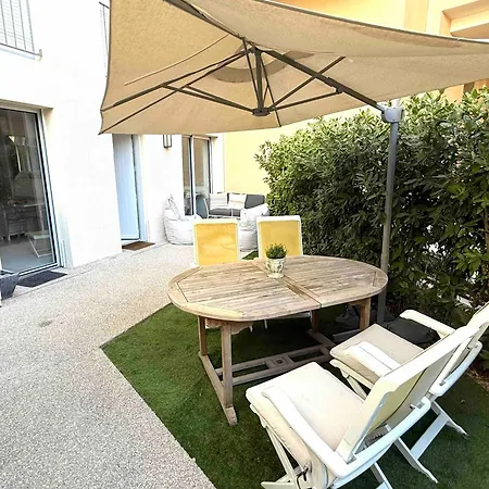 2 Bedroom Flat With Garden In Appartement Antibes